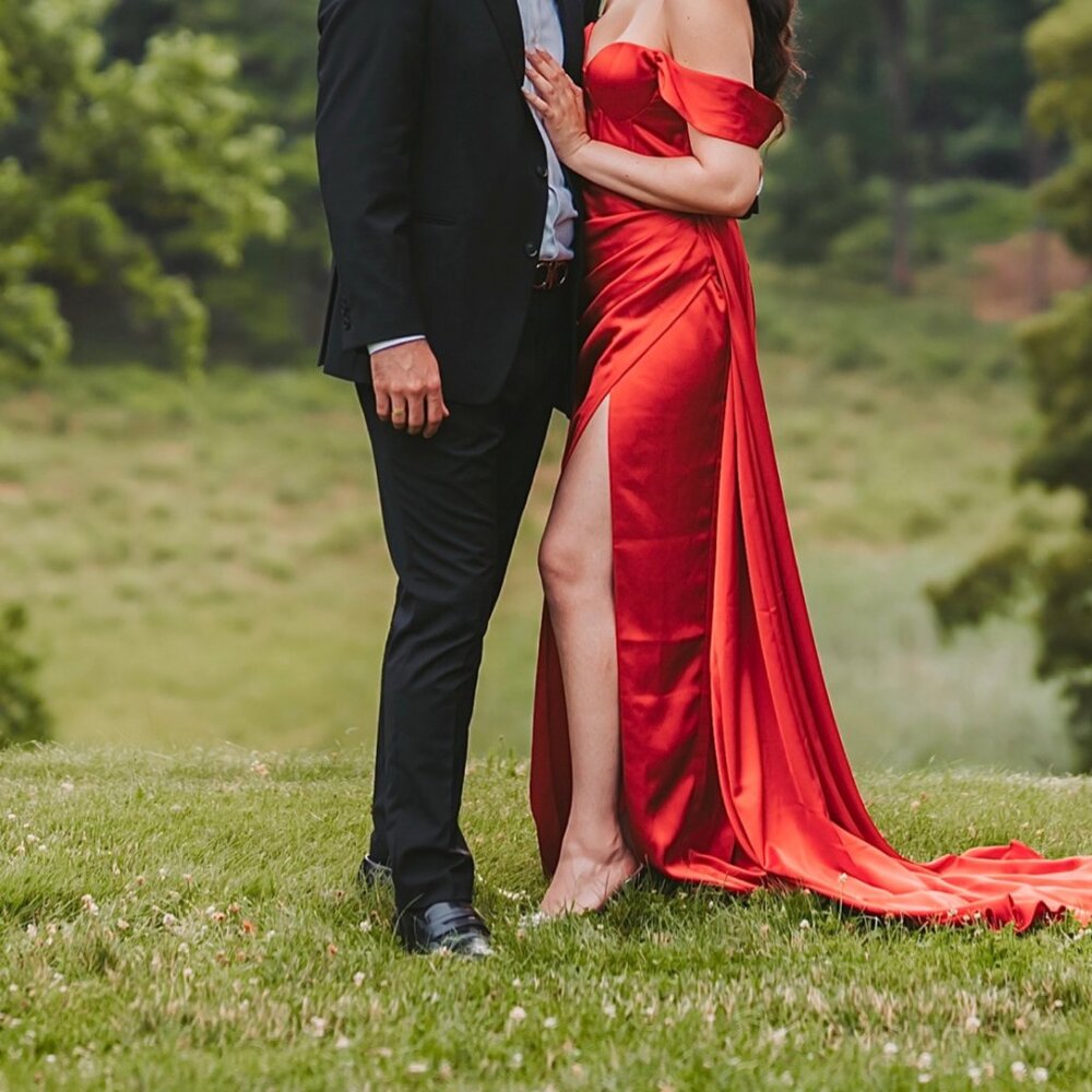 Red - Miss Circle gown with side train